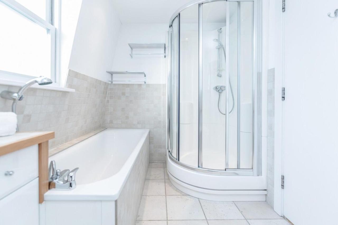 Beautiful 1 Bedroom Apartment In Victoria Londra Dış mekan fotoğraf
