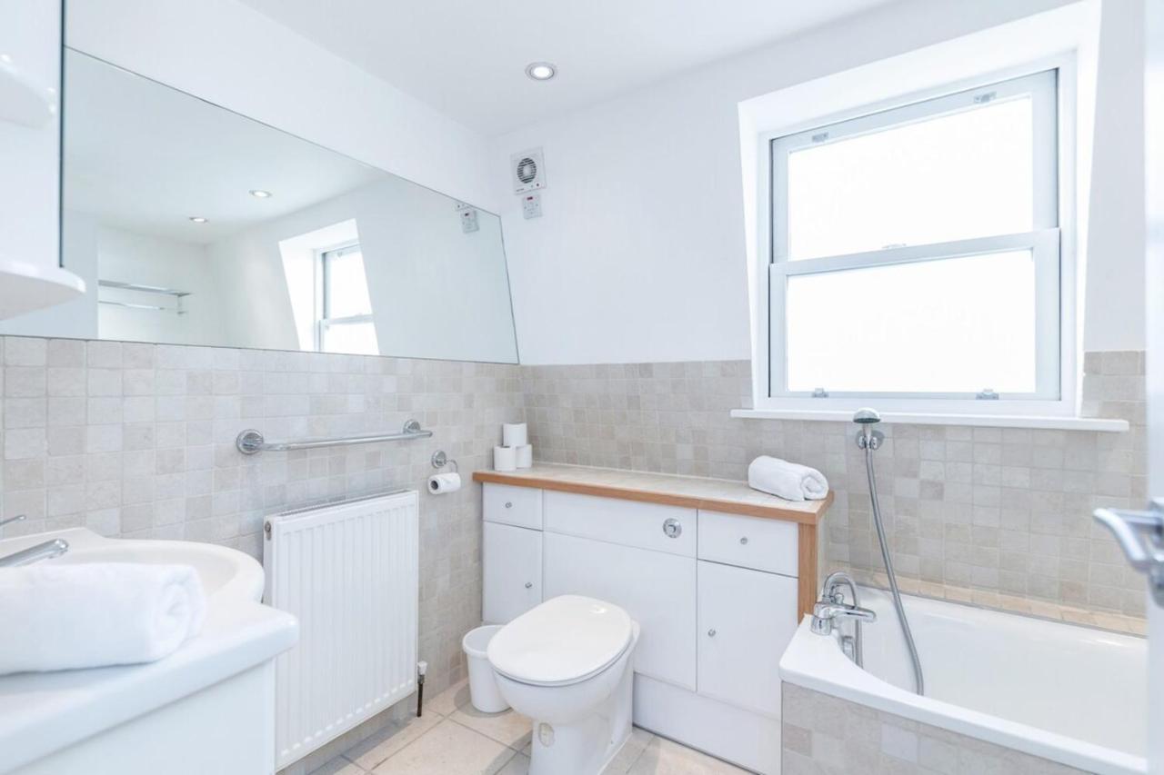 Beautiful 1 Bedroom Apartment In Victoria Londra Dış mekan fotoğraf